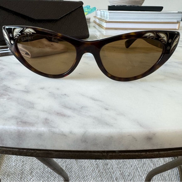 Gucci Unique Mother of Pearl Cat Eye Sunglasses - Picture 13 of 13